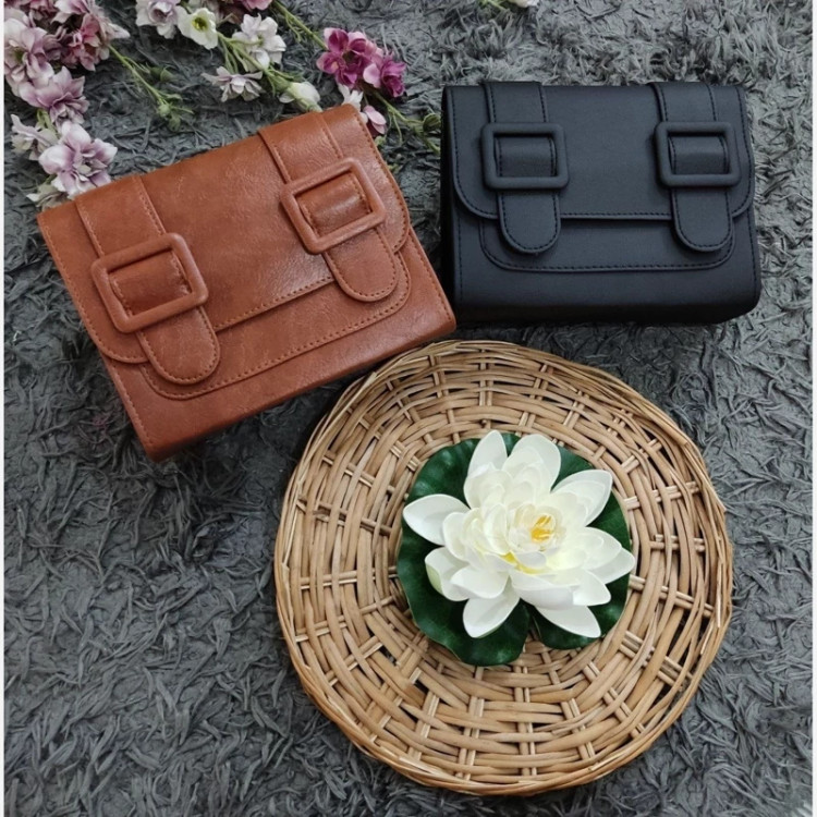 کیف کمربندی جنس چرم سایز 15 در 22 تک رنگ