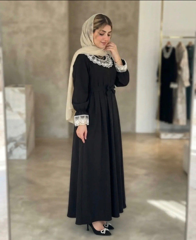 پیراهن یقه گیپور جنس الیزه فری سایز 38 تا48
